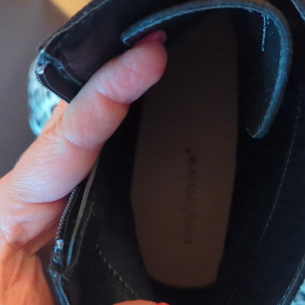 Black High-Top Women's Shoes - Picture 7 of 8
